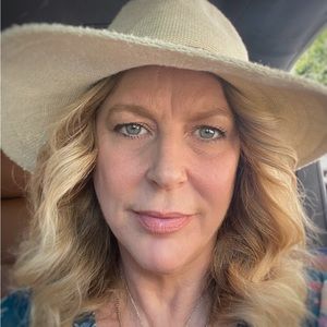 Meet your Posher, Elaina